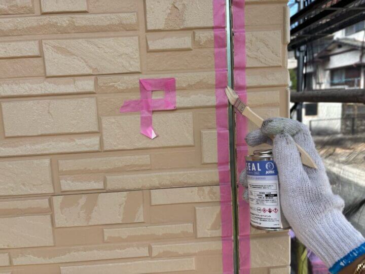 【プライマー塗布】板間目地コーキング