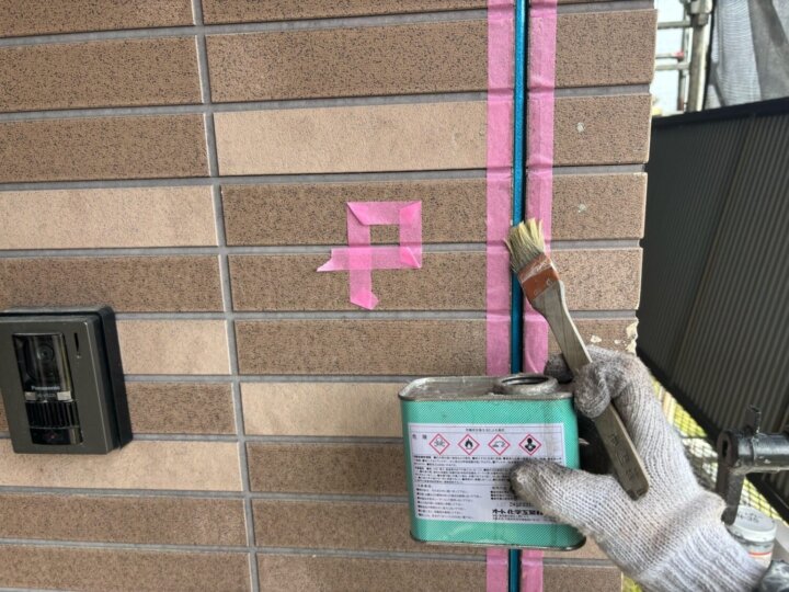 【プライマー塗布】板間目地コーキング