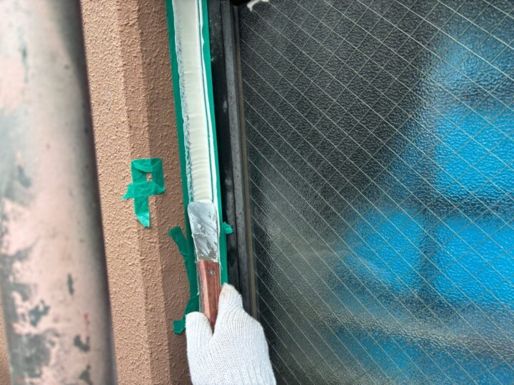 【へら均し】建具廻りコーキング