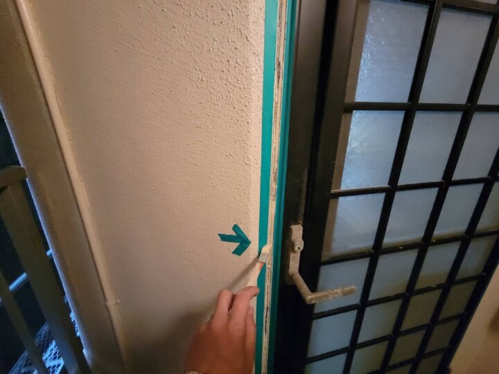 【プライマー塗布】建具廻りコーキング