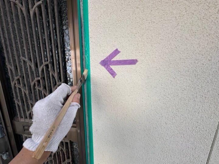 【プライマー塗布】建具廻りコーキング