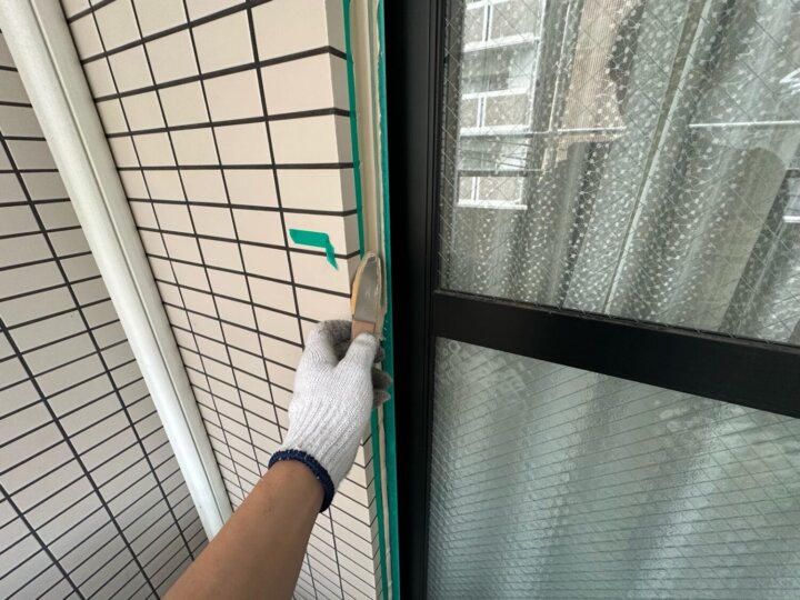 【へら均し】建具廻りコーキング