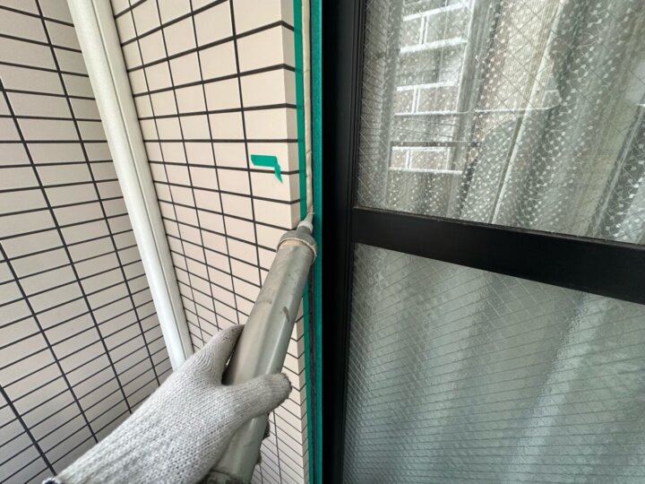 【充填】建具廻りコーキング