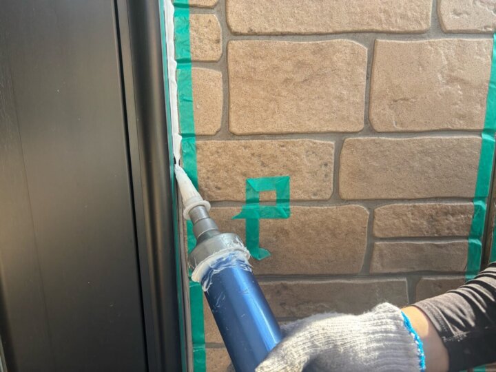 【充填】建具廻りコーキング