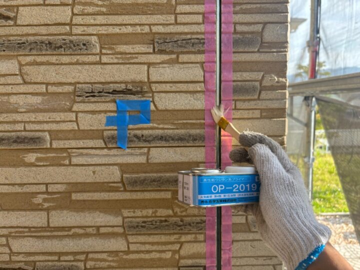 【プライマー塗布】板間目地コーキング