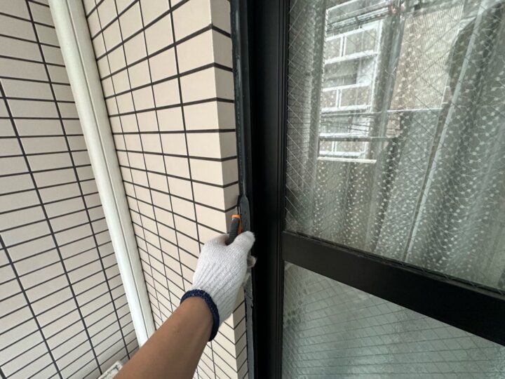【撤去】建具廻りコーキング