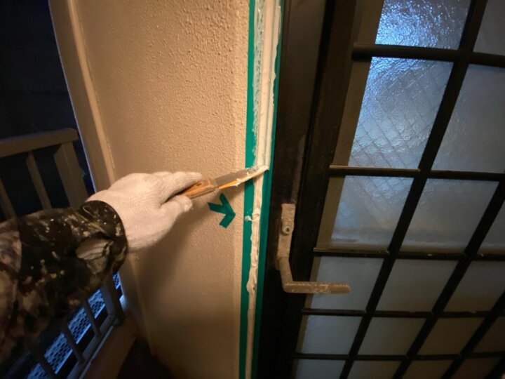 【へら均し】建具廻りコーキング