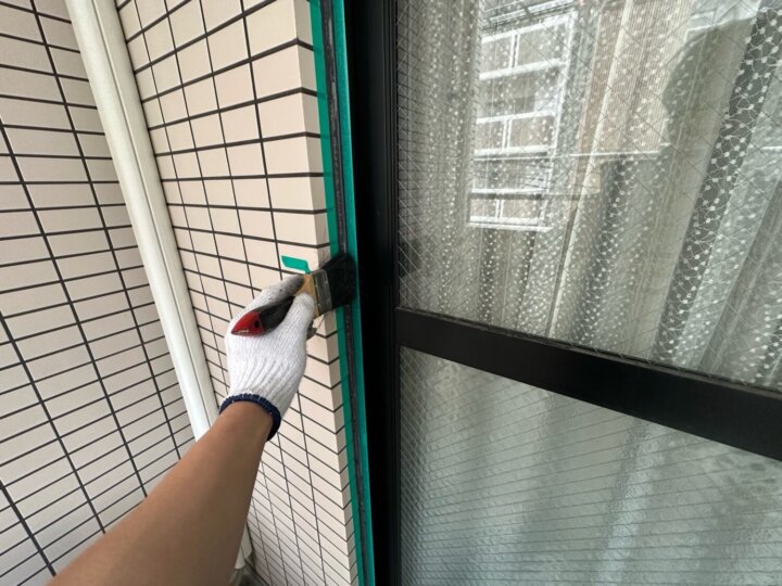 【撤去後清掃】建具廻りコーキング