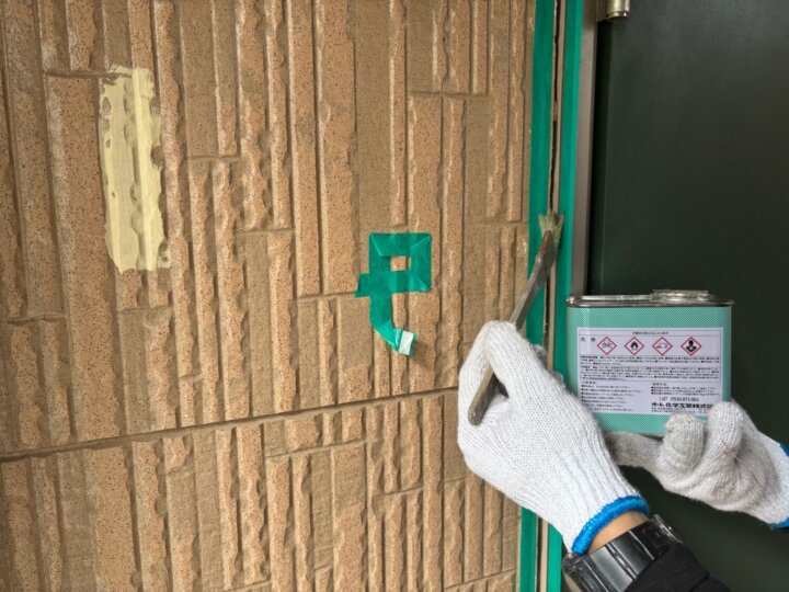 【プライマー塗布】建具廻りコーキング