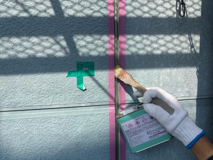 【プライマー塗布】板間目地コーキング