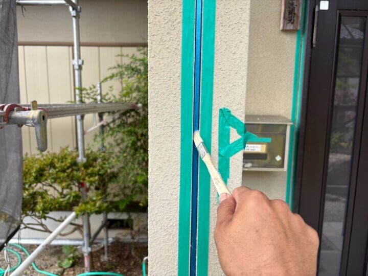 【プライマー塗布】板間目地コーキング