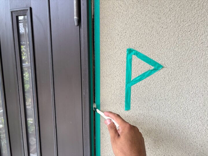 【プライマー塗布】建具廻りコーキング