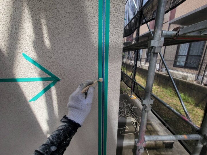 【プライマー塗布】板間目地コーキング