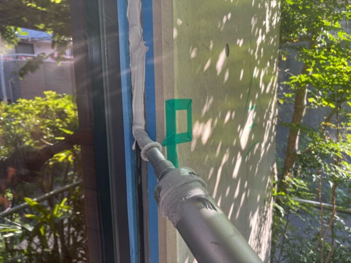 【充填】建具廻りコーキング