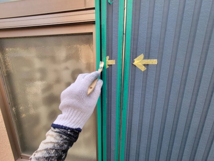 【プライマー塗布】建具廻りコーキング