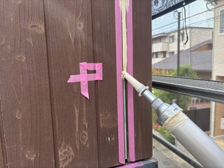 【充填】板間目地コーキング