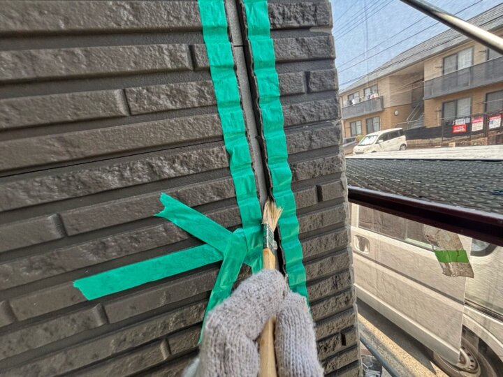 【プライマー塗布】板間目地コーキング