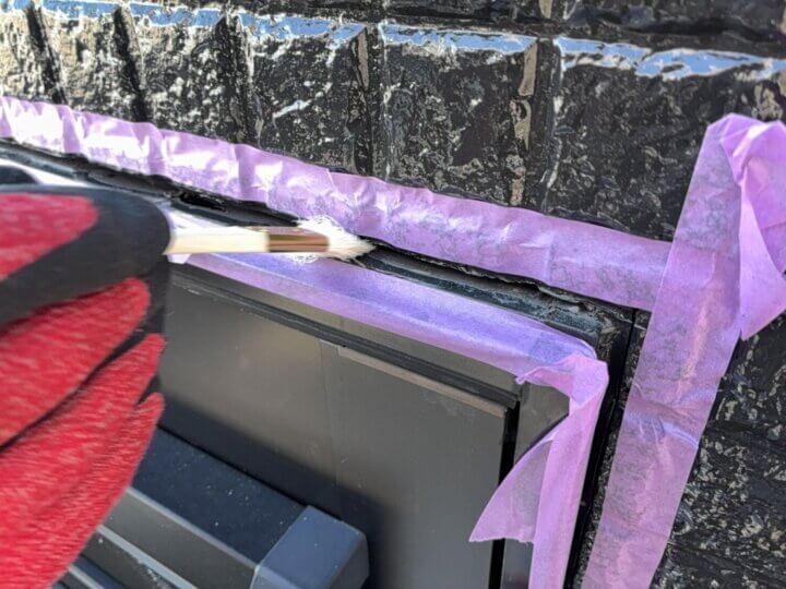 【プライマー塗布】建具廻りコーキング