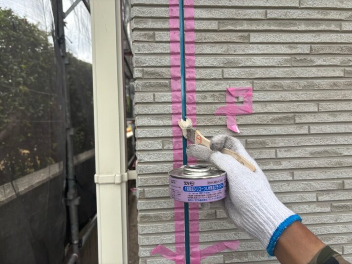 プライマー塗布】板間目地コーキング