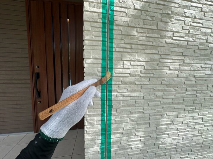【プライマー塗布】板間目地コーキング