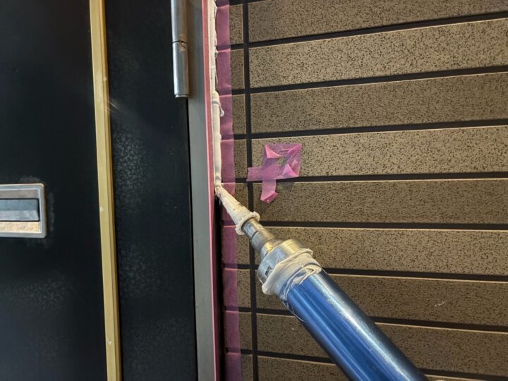 【充填】建具廻りコーキング