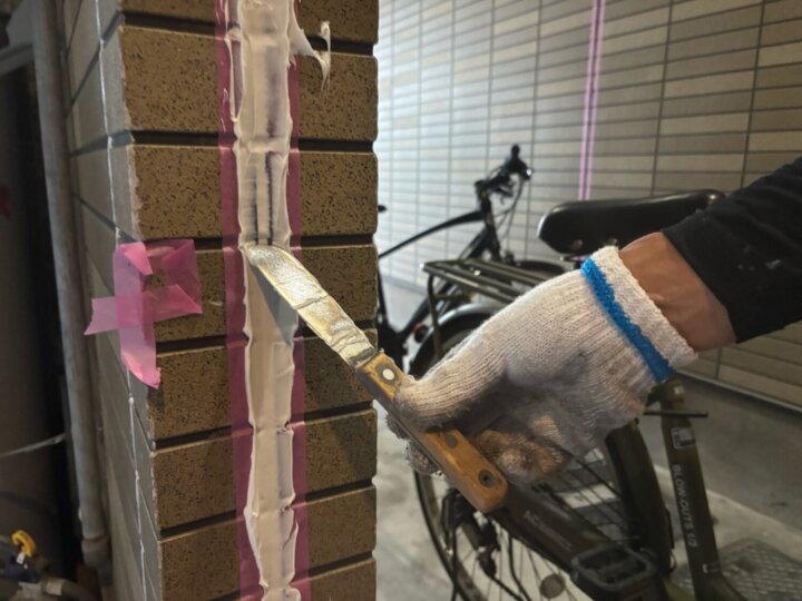 【へら均し】板間目地コーキング