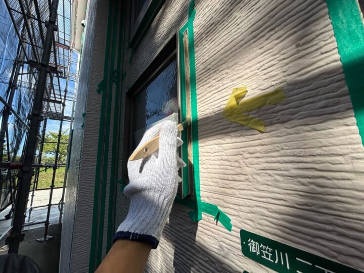 【プライマー塗布】建具廻りコーキング