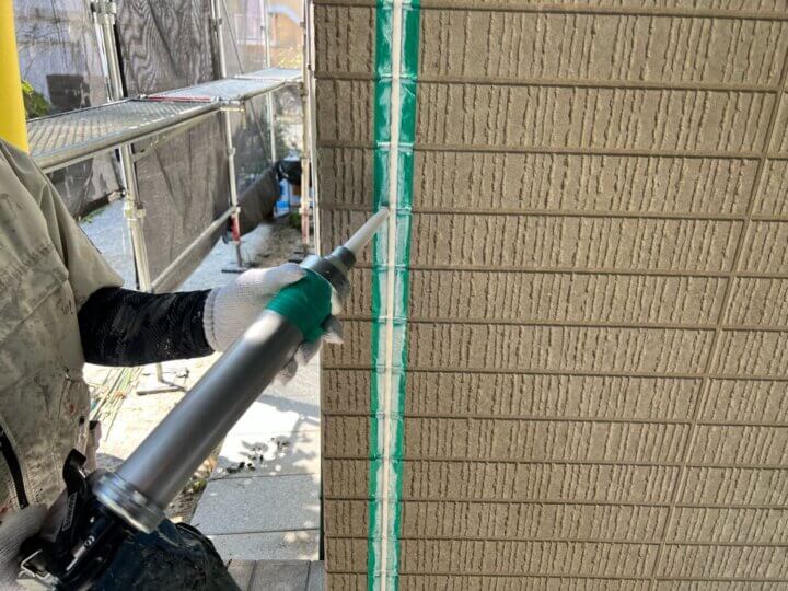 【充填】板間目地コーキング