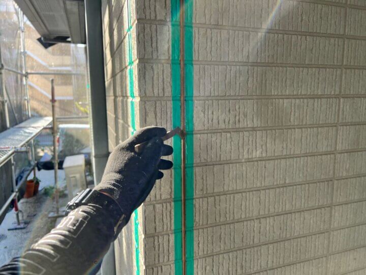 【プライマー塗布】板間目地コーキング