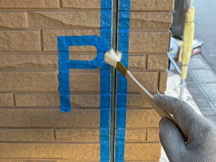 【プライマー塗布】板間目地コーキング