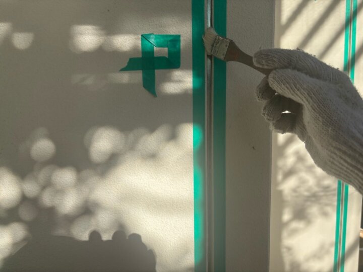 【プライマー塗布】板間目地コーキング