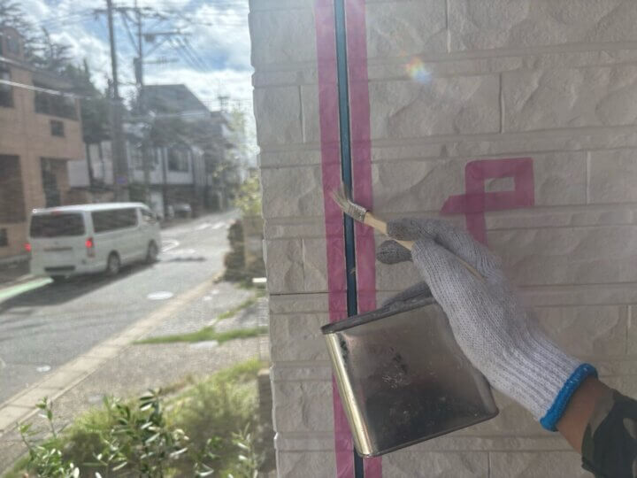 【プライマー塗布】板間目地コーキング