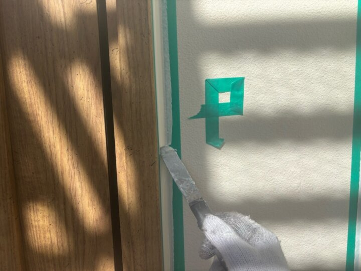 【へら均し】建具廻りコーキング