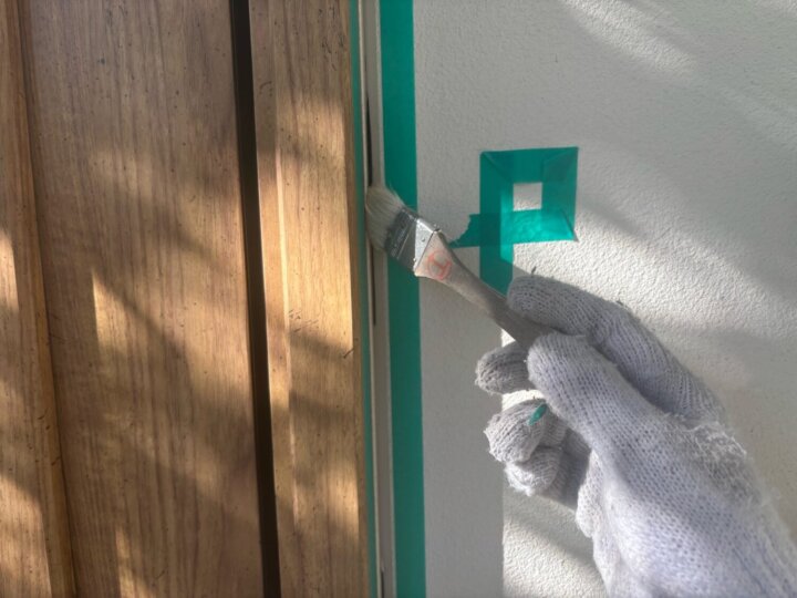 【プライマー塗布】建具廻りコーキング