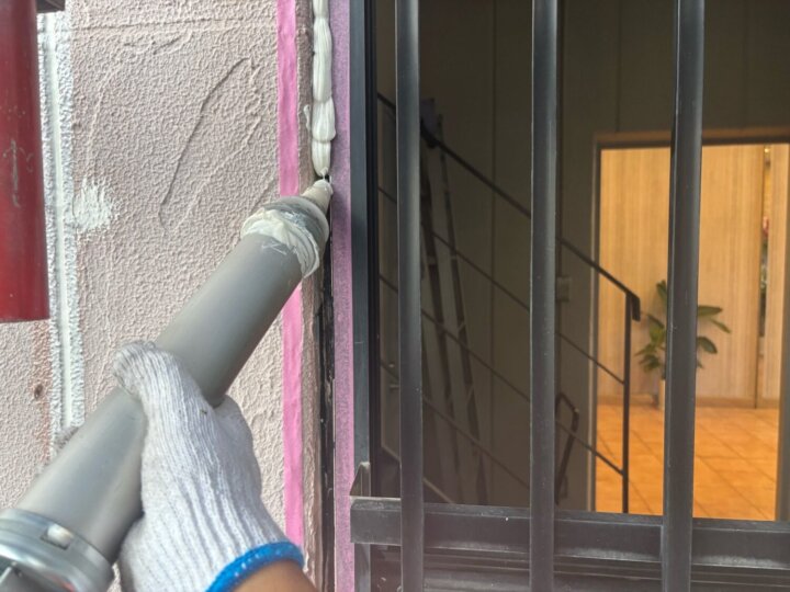 【充填】建具廻りコーキング
