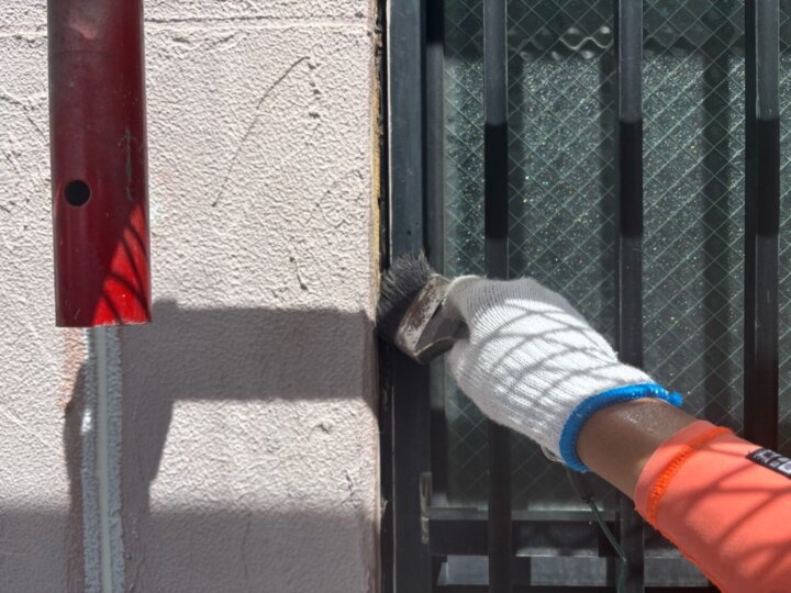 【撤去後清掃】建具廻りコーキング