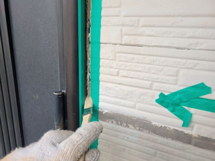 【プライマー塗布】建具廻りコーキング