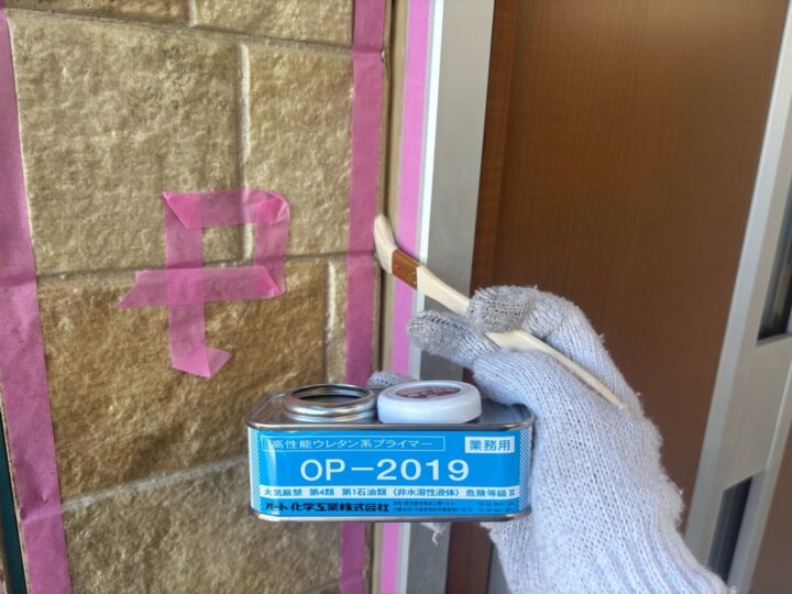 【プライマー塗布】建具廻りコーキング