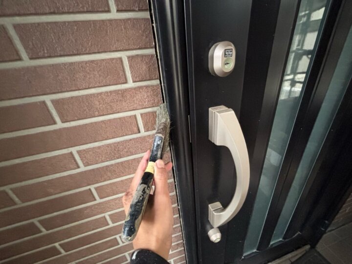 【撤去後清掃】建具廻りコーキング