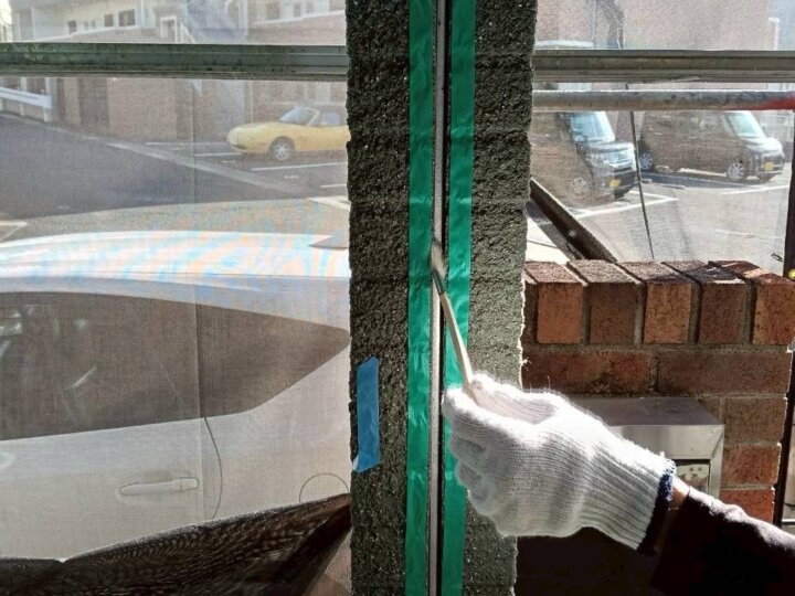 【プライマー塗布】板間目地コーキング