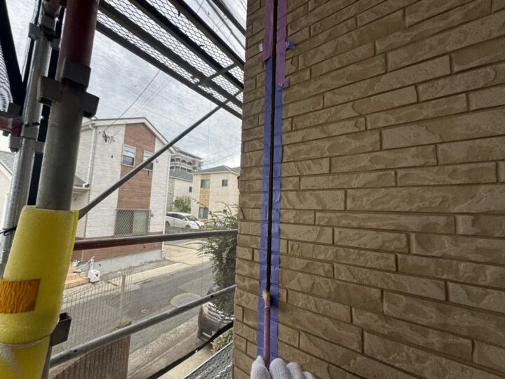 【プライマー塗布】板間目地コーキング