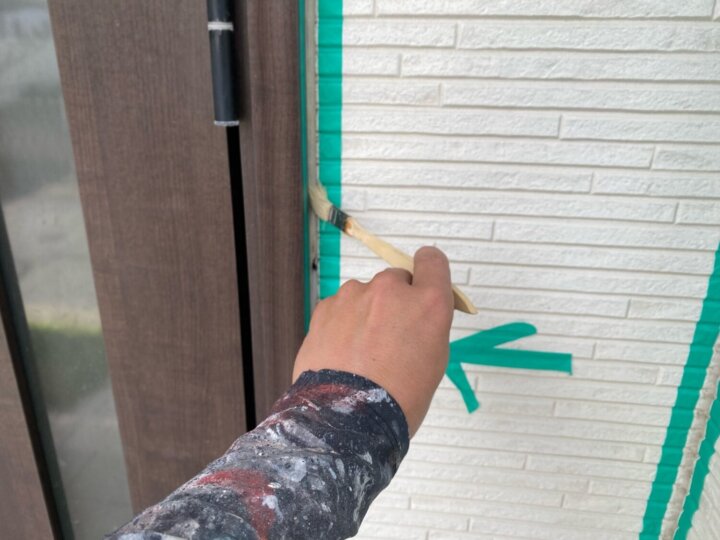 【プライマー塗布】建具廻りコーキング