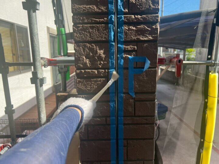 【プライマー塗布】板間目地コーキング