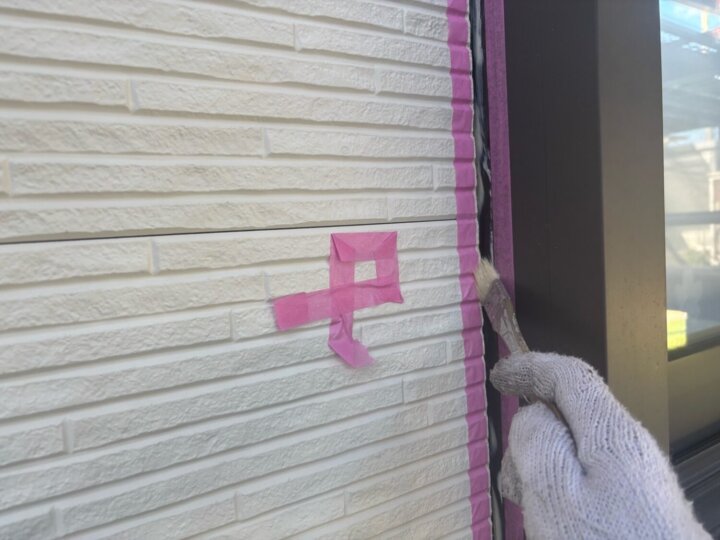 【プライマー塗布】建具廻りコーキング