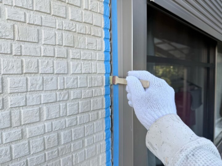 【プライマー塗布】建具廻りコーキング