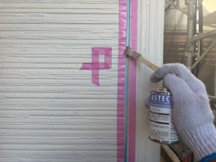 【プライマー塗布】板間目地コーキング