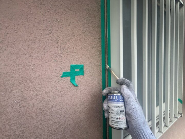 【プライマー塗布】建具廻りコーキング