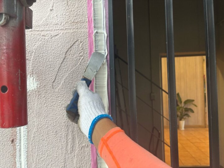 【へら均し】建具廻りコーキング