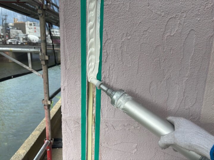 【充填】板間目地コーキング