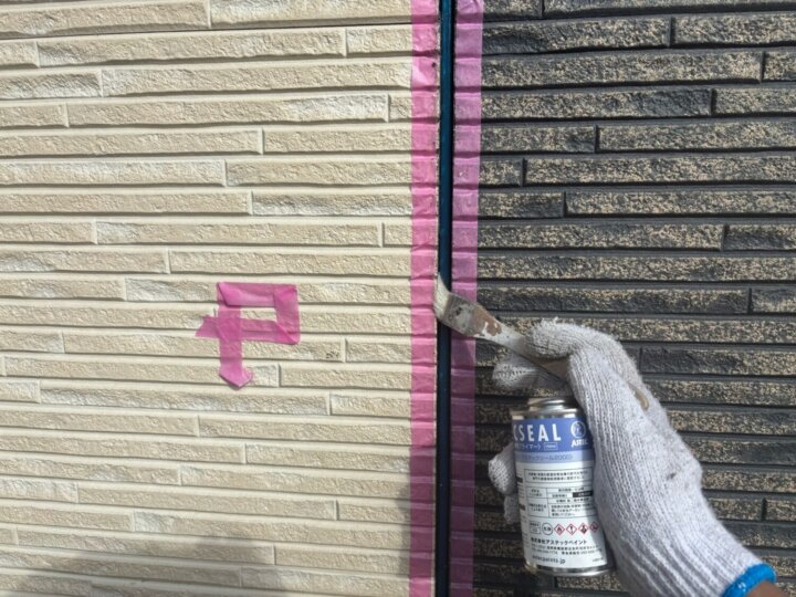 【プライマー塗布】板間目地コーキング